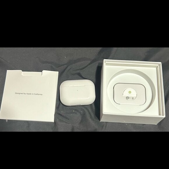 Apple Airpod Pros (2nd generation) - Picture 3 of 5